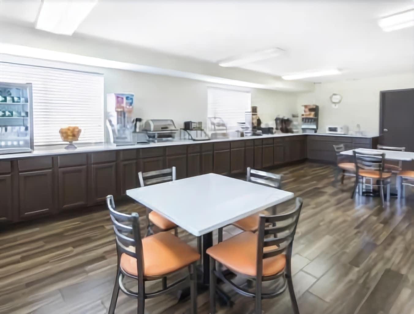 Super 8 By Wyndham Montgomery I-65 Extérieur photo